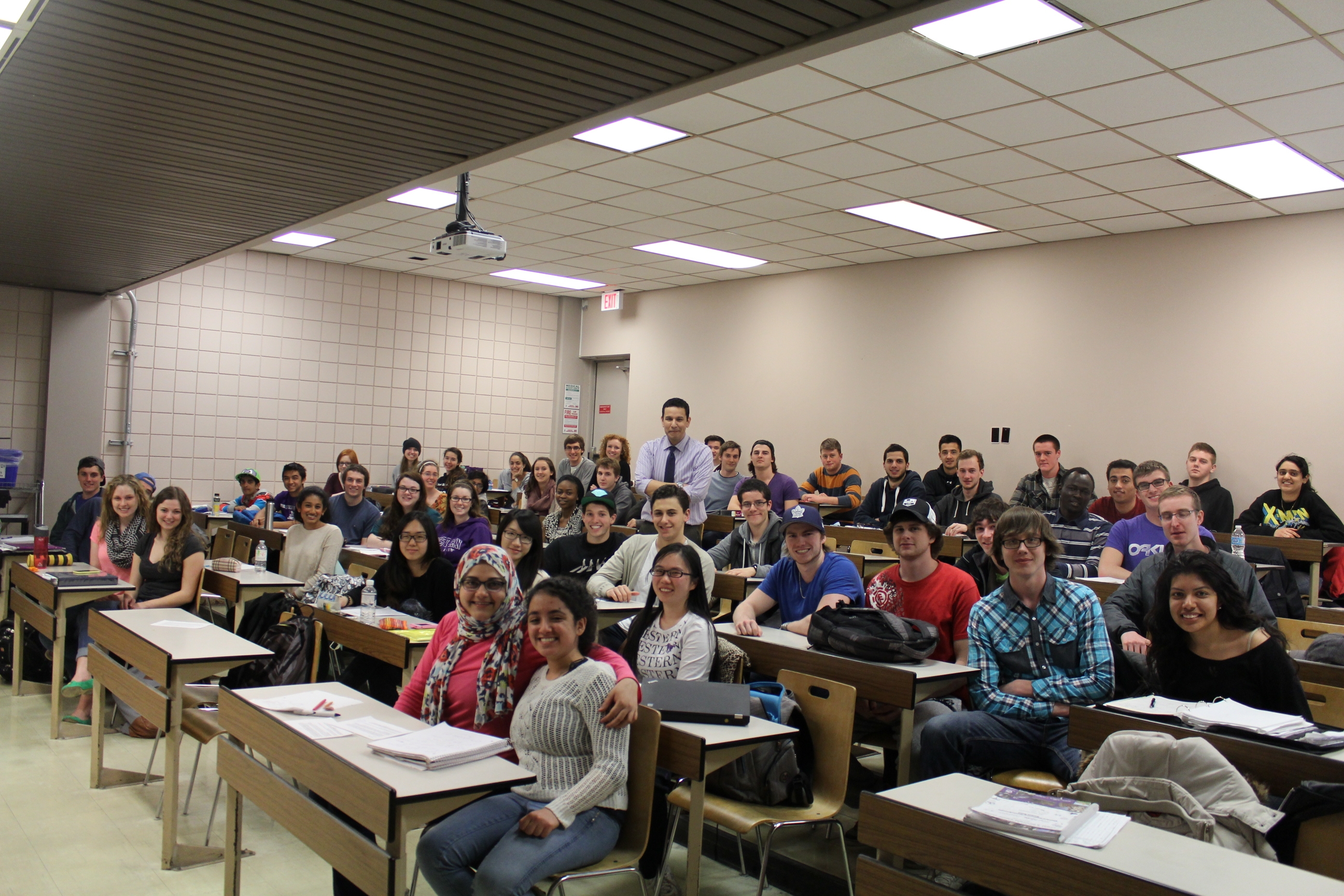 classromm students with professor